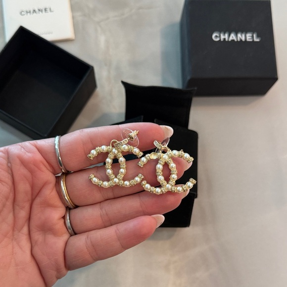 CHANEL Jewelry - CHANEL Gold-Tone CC Drop Earrings with Pearls